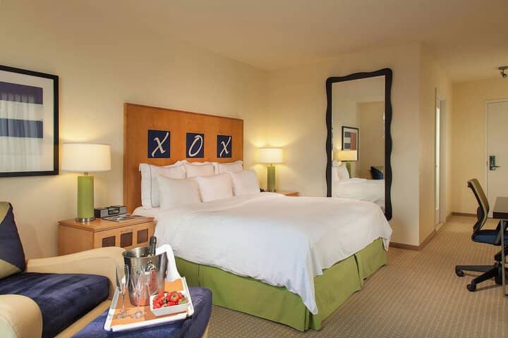 Room 4 of 16